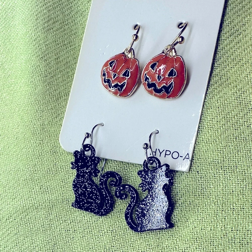 VAULTED 🗝️ Pumpkin + Black Cat Earrings - Picture 2 of 4